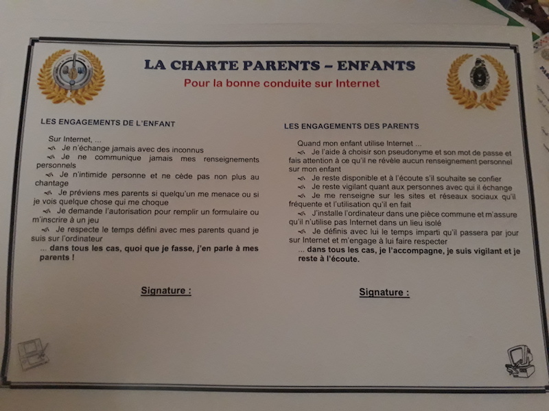 Un aperçu du Passeport Jeune pour internet avec les engagements de l'enfant er des parents 