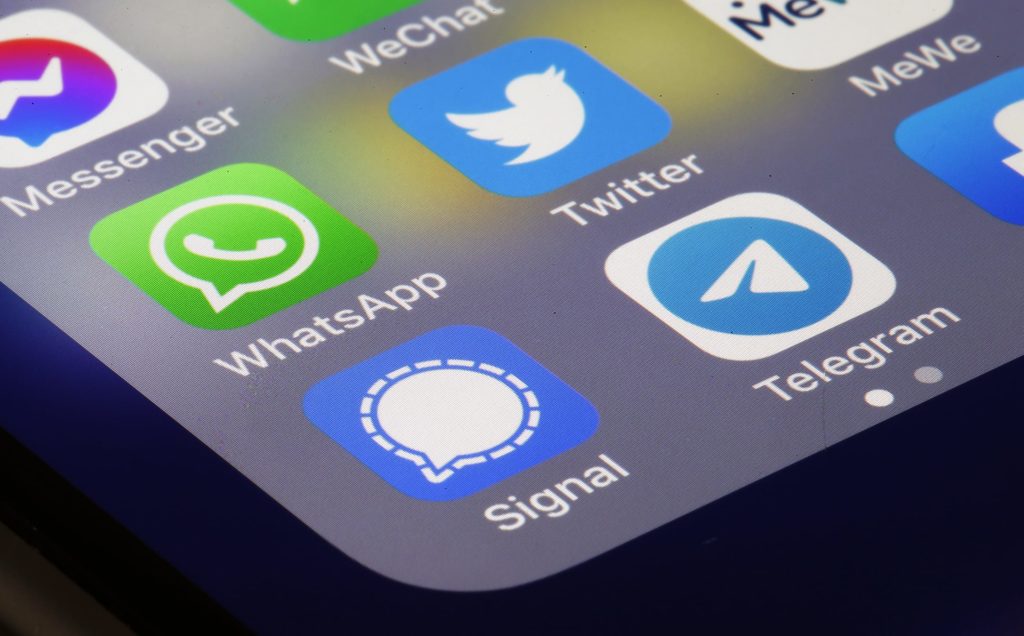 Signal ou Whatsapp : Quelle messagerie choisir ?