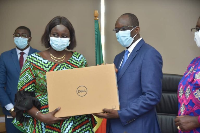 Le Ministère de la Santé fait un don de matériels informatiques d’une valeur de 115 millions au point focal national du Rsi