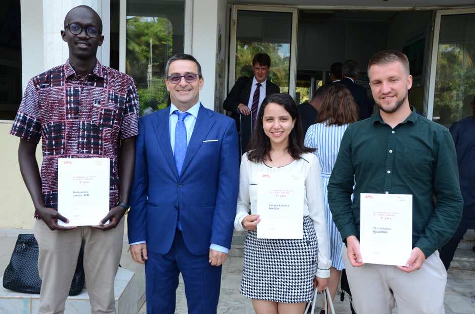 Les trois gagnants du concours Num-Urb avec SE M. Semadeni, Ambassadeur suisse au Sénégal 