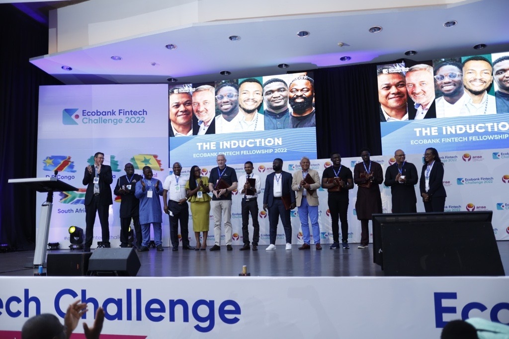 Les finalistes du Ecobank Fintech Challenge 2022 ainsi que les juges et le personnel d'Ecobank