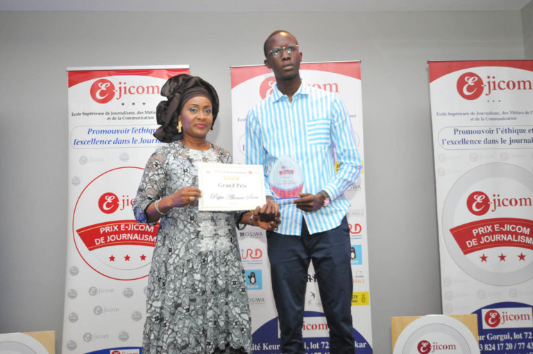 Papa Alioune Sarr de ITV remporte le Grand Prix du concours de Journalisme de E-jicom