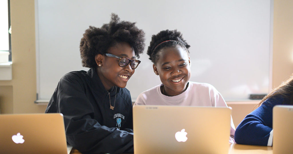 Onu Femmes lance le programme African Girls Can Code Initiative au Sénégal pour former 50 jeunes filles au codage