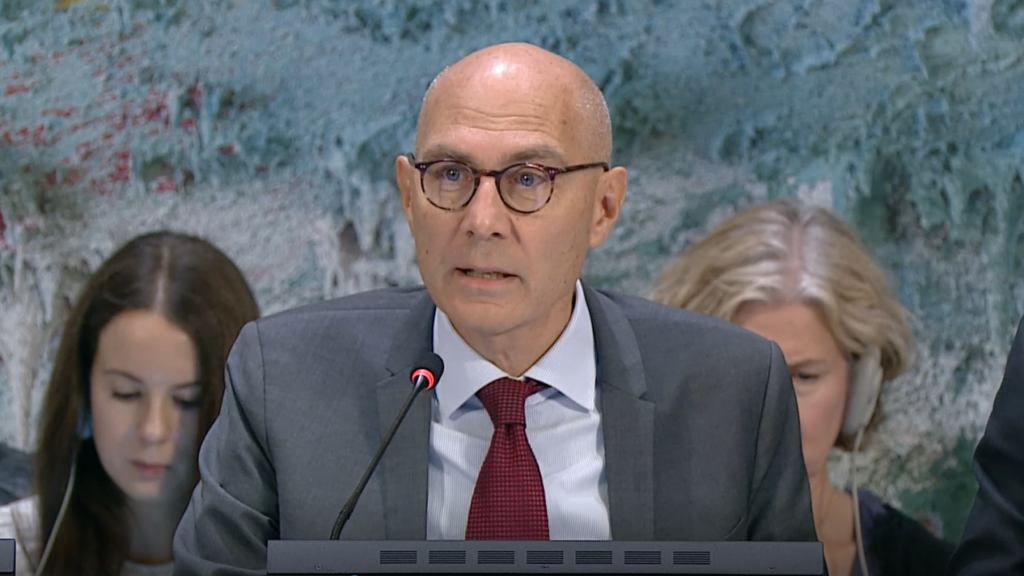 ONU : Volker Türk alerte sur les risques « existentiels » de l’IA et appelle à une gouvernance urgente